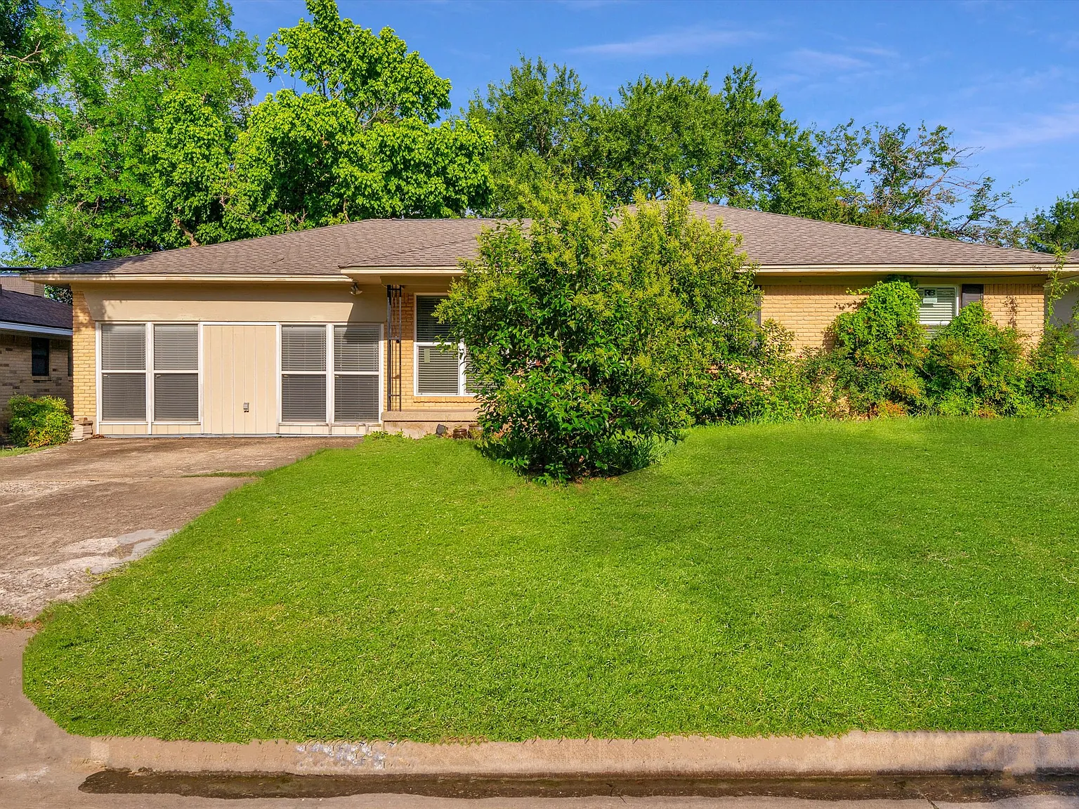 3 bed, 2074 sqft, $2,200 — Photo 3