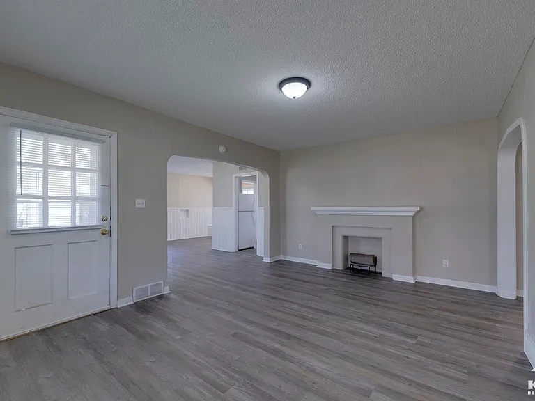 654 N Glendale St — Photo 3