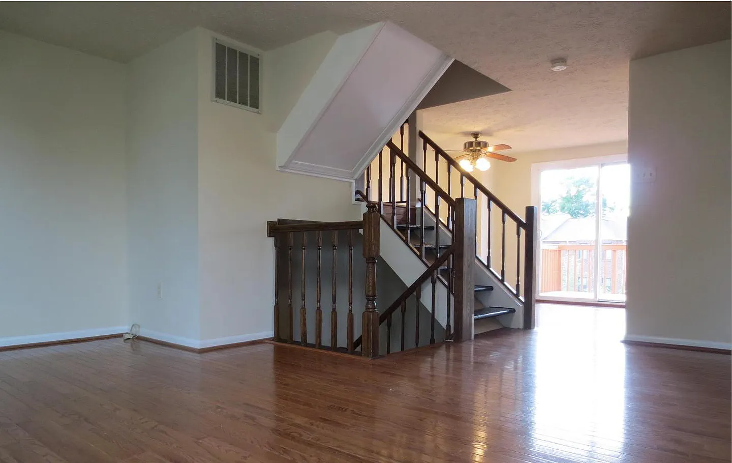 3 bed, 1120 sqft, $2,800 — Photo 4
