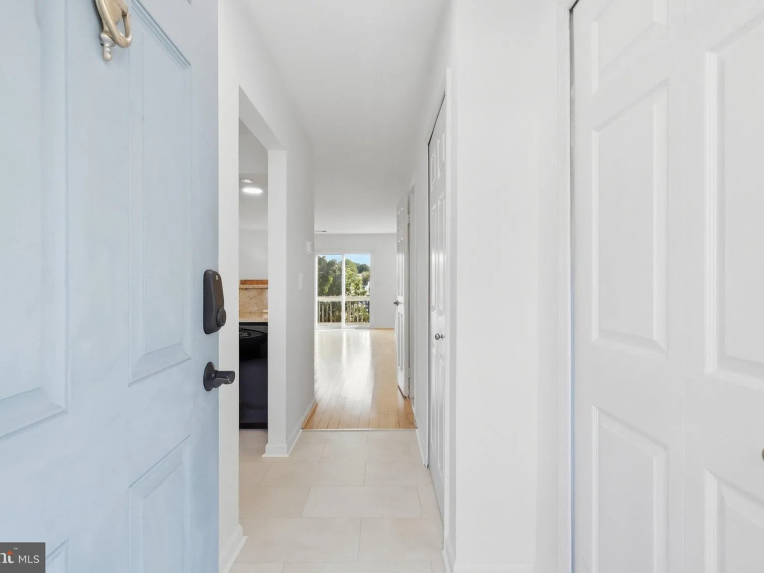 2 bed, 2.5 bath, 1088 sqft, $3,100 — Photo 4