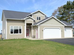 S7603 Sunset Ln, North Freedom, WI 53951