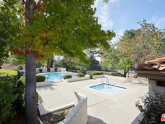 5th image of 253 Pebble Beach Dr