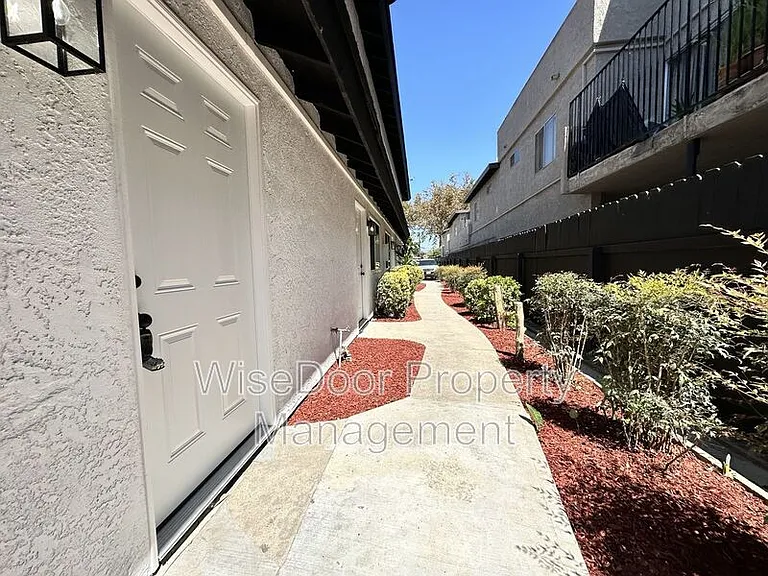 810 S Flower St #3 — Photo 9
