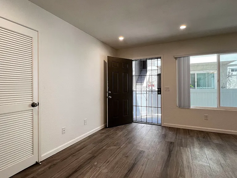 Florida Street Apartments — Photo 37