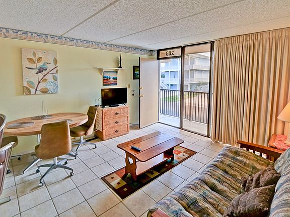 4th image of 110 E Pompano St Unit 203