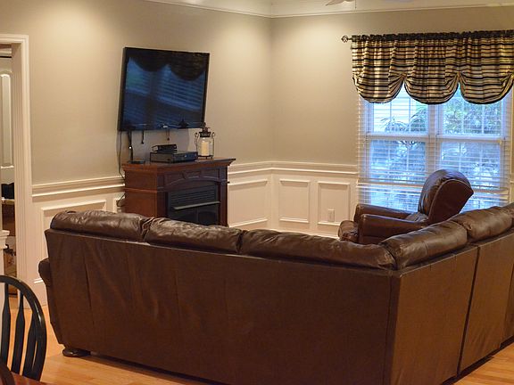 3rd image of 255 Shelton Way