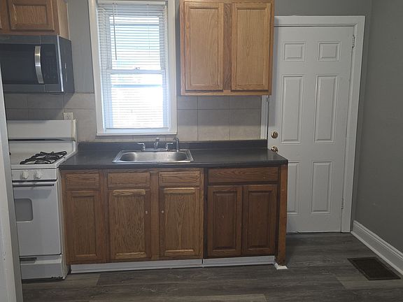 Kitchen, Door to back yard