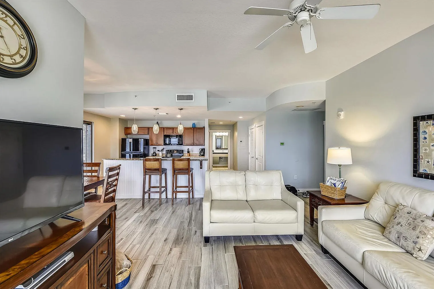 2 bed, 2.0 bath, 1270 sqft, $4,173 — Photo 3