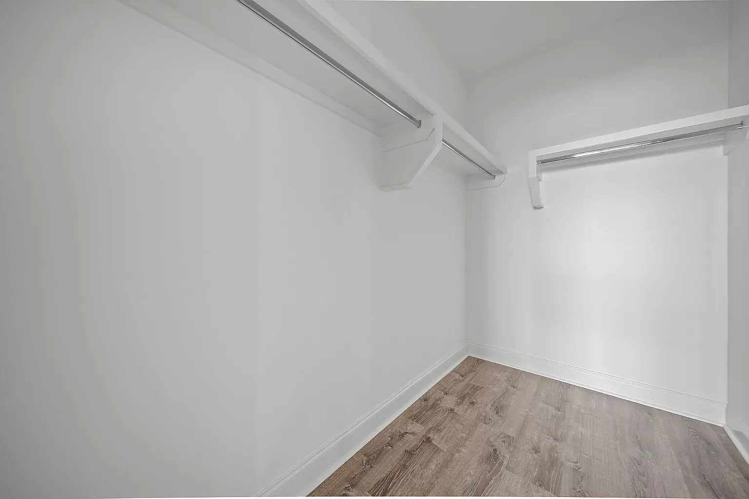 4 bed, 4260 sqft, $10,180 — Photo 2