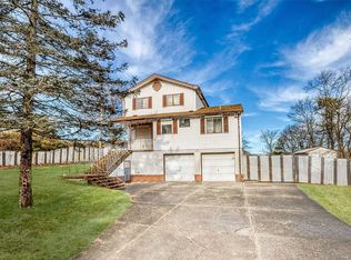 37 Riverside Ave, Mastic Beach, NY 11951