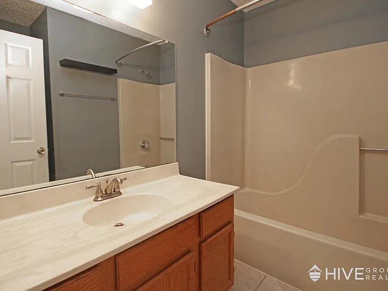 1041 Oak View Ct — Photo 14