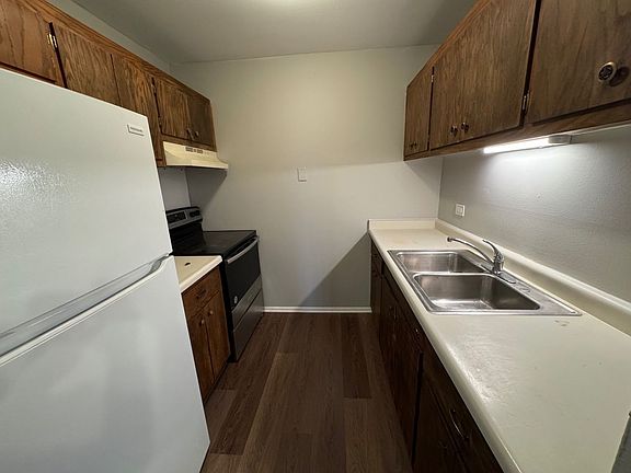 3rd image of 805 N Court St #207