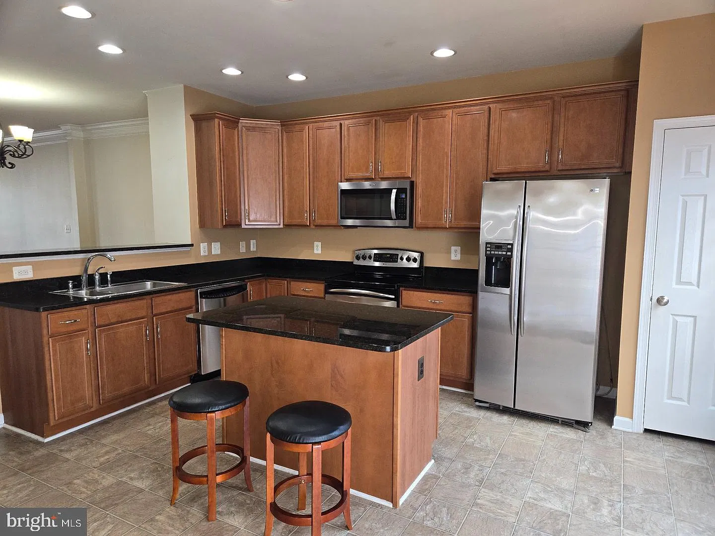 3 bed, 2.5 bath, 2098 sqft, $1,950 — Photo 3
