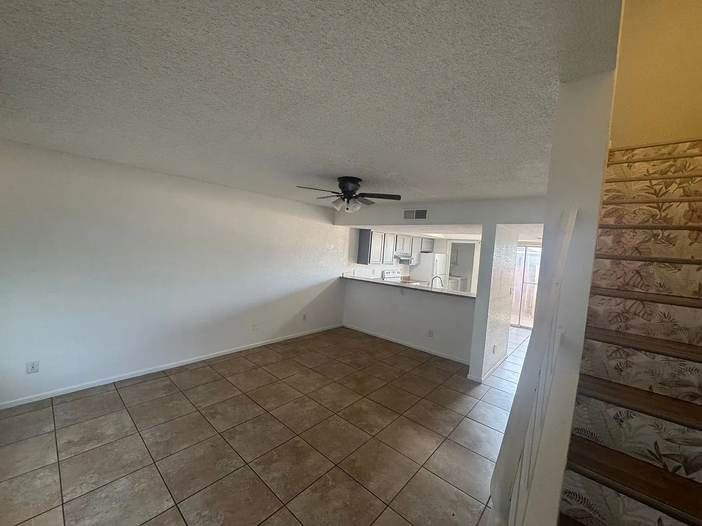 4828 W Orangewood Ave — Photo 4