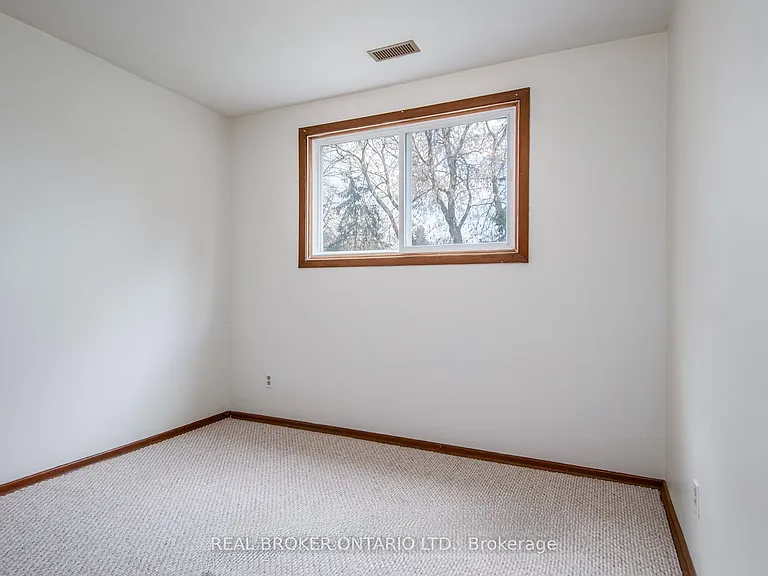 374 Southill Dr — Photo 10