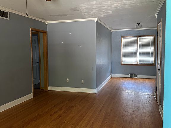 4th image of 300 W Kerr Dr