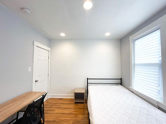 4th image of 2355 Tilbury Ave