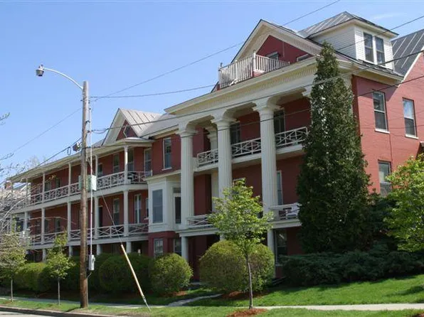 326 College St APT 8, Burlington, VT 05401