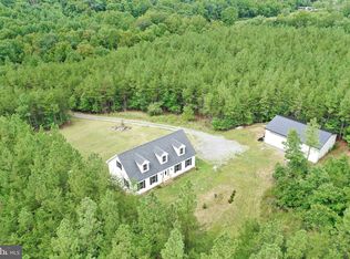 945 Posey Hollow Rd, Berkeley Springs, WV 25411