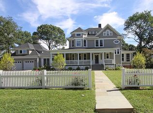 333 Carpenter Ave, Sea Cliff, NY 11579