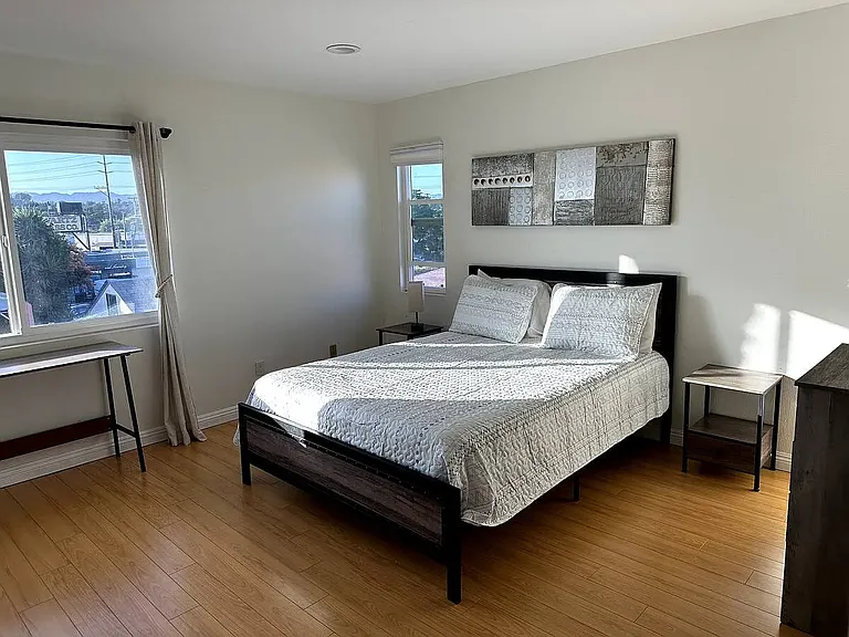 854 Brooks Ave — Photo 3