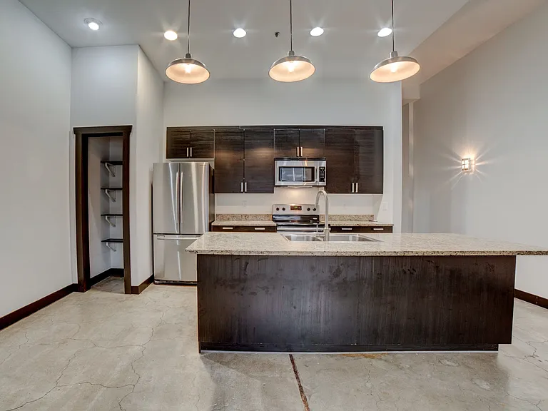 Vandever Lofts — Photo 35
