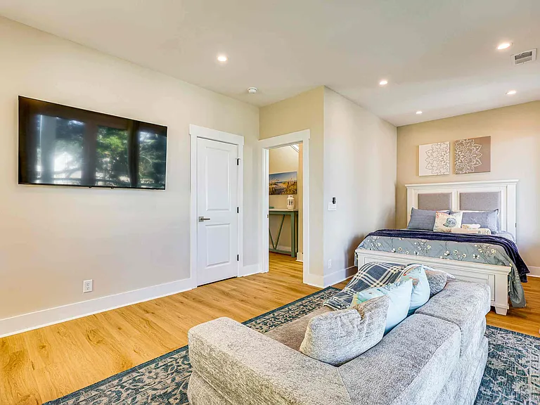 211 Annie Dr — Photo 36