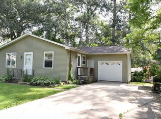 153 Oakwood St, Williams Bay, WI