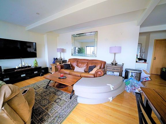 2nd image of 3135 31st St #703