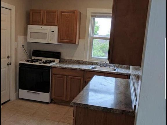 5th image of 512 Wellington Ave #2