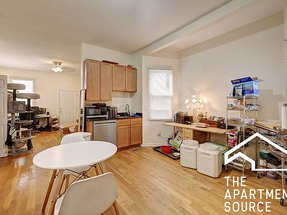 2nd image of 2517 N Ashland Ave #1R