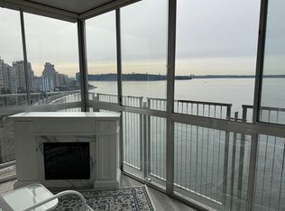 150 24th St #1105, West Vancouver, BC V7V 4G8