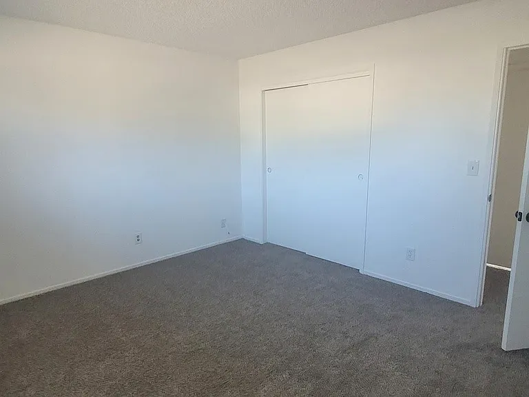 1682 Griffith Ave — Photo 18