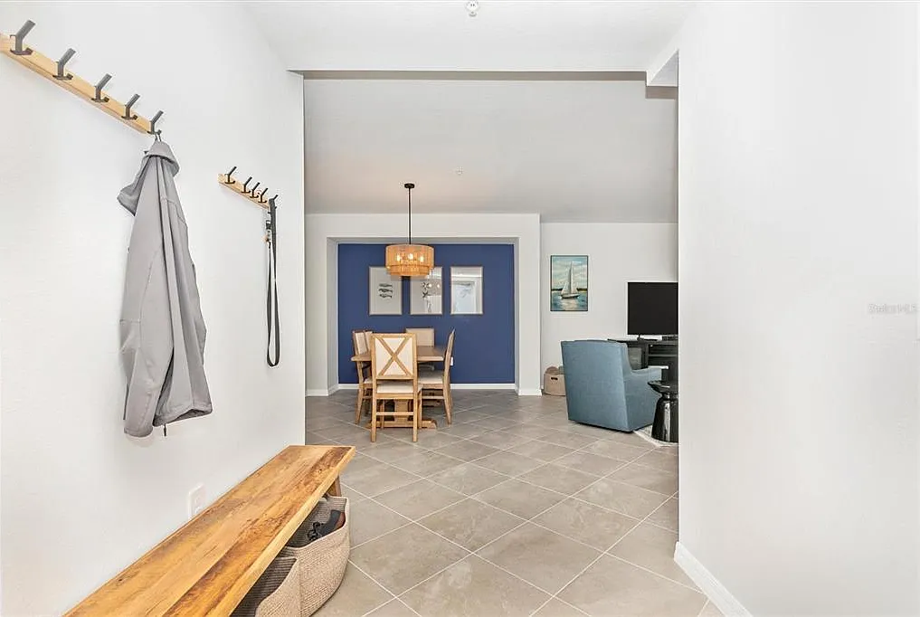 3 bed, 2.0 bath, 1789 sqft, $3,000 — Photo 3
