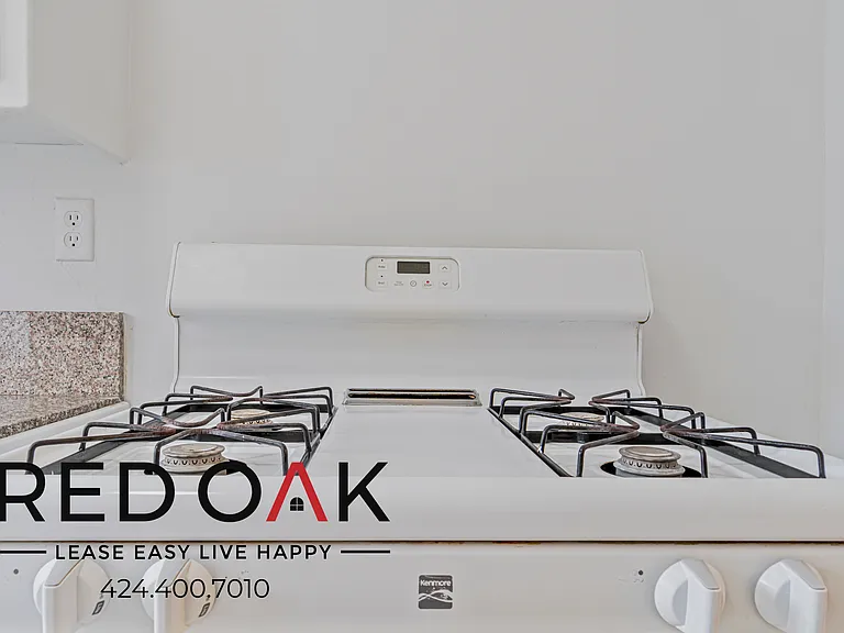3925 Roxanne Ave #4 — Photo 9