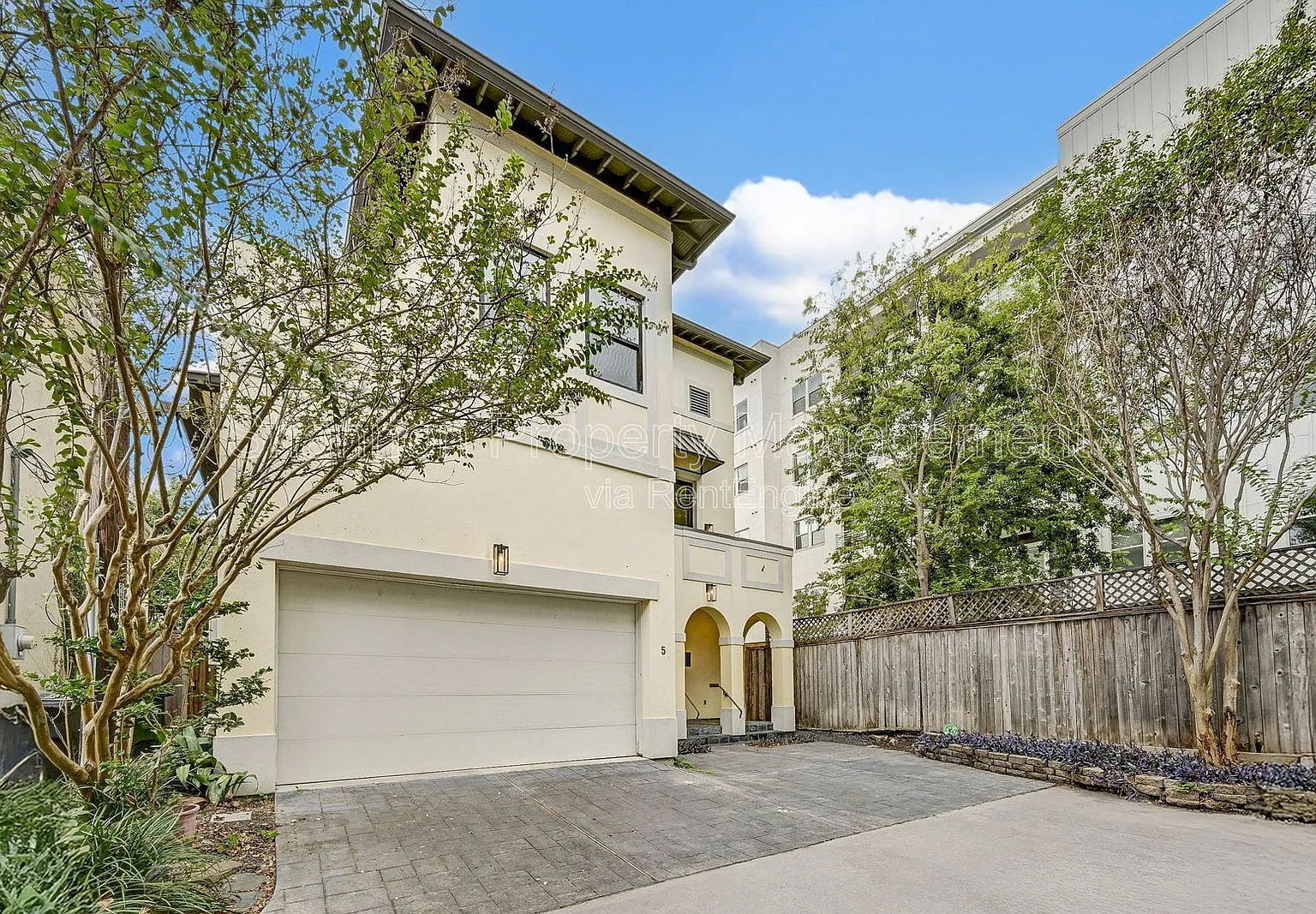 4 bed, 4.0 bath, 3755 sqft, $4,350 — Photo 2