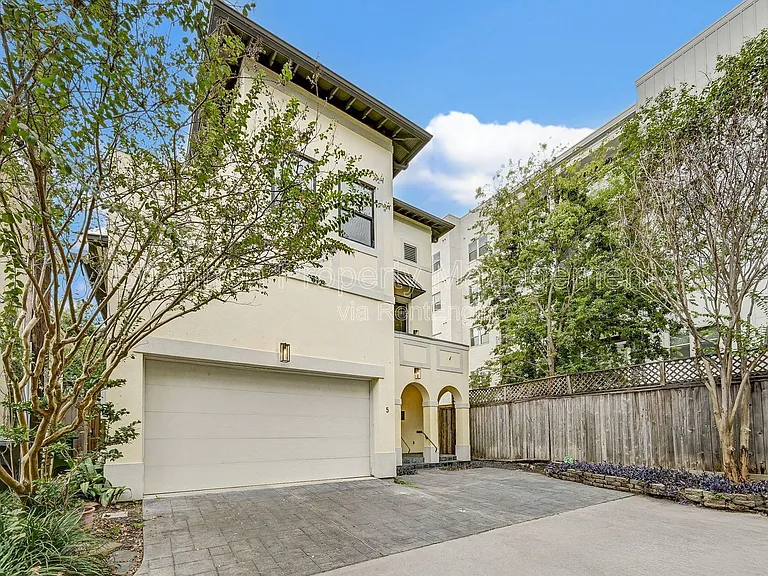 3128 Alabama Ct — Photo 2