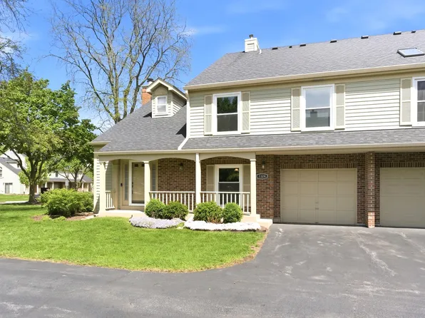 1324 Queensgreen Cir, Naperville, IL 60563