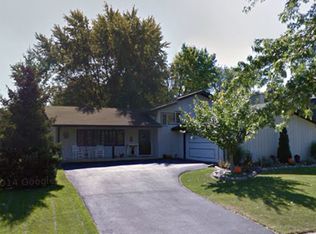 1132 Hidden Spring Dr, Naperville, IL 60540