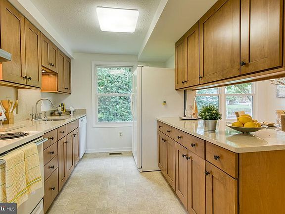 5th image of 3272 Rose Glen Ct