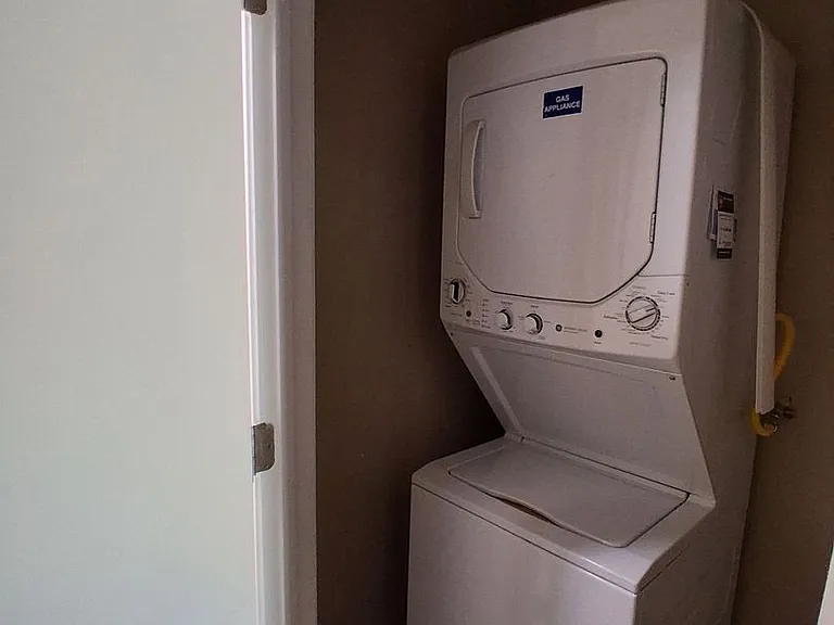 5780 N. 8th St. Duplex — Photo 16