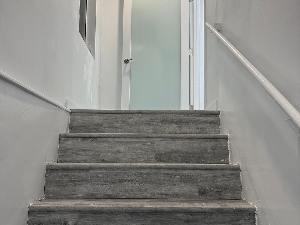 1st image of 122 W 109th Pl #124