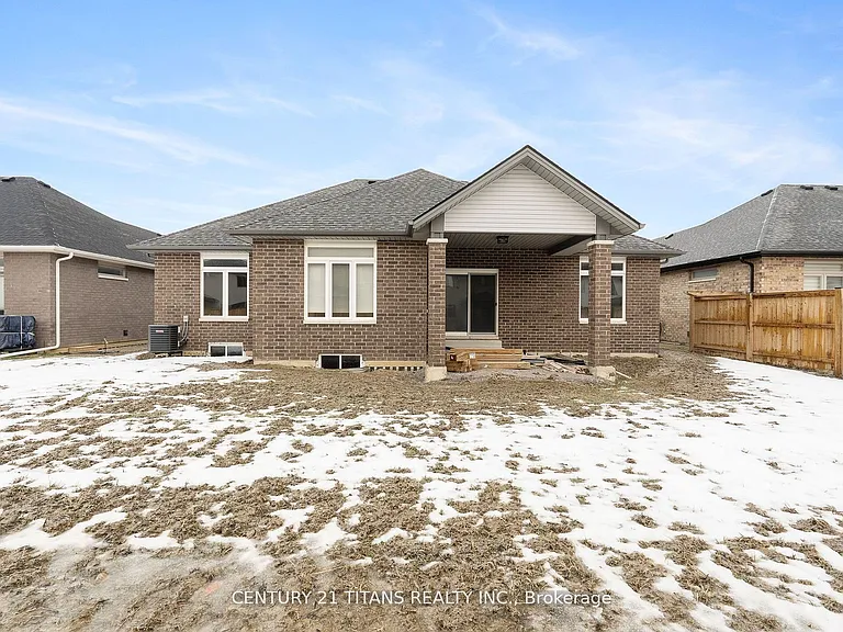 19 Tracy Dr — Photo 32