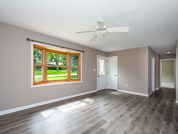3rd image of 2312 Briar Ln
