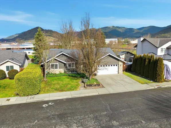 2074 SE Kayleigh Way, Grants Pass, OR 97526