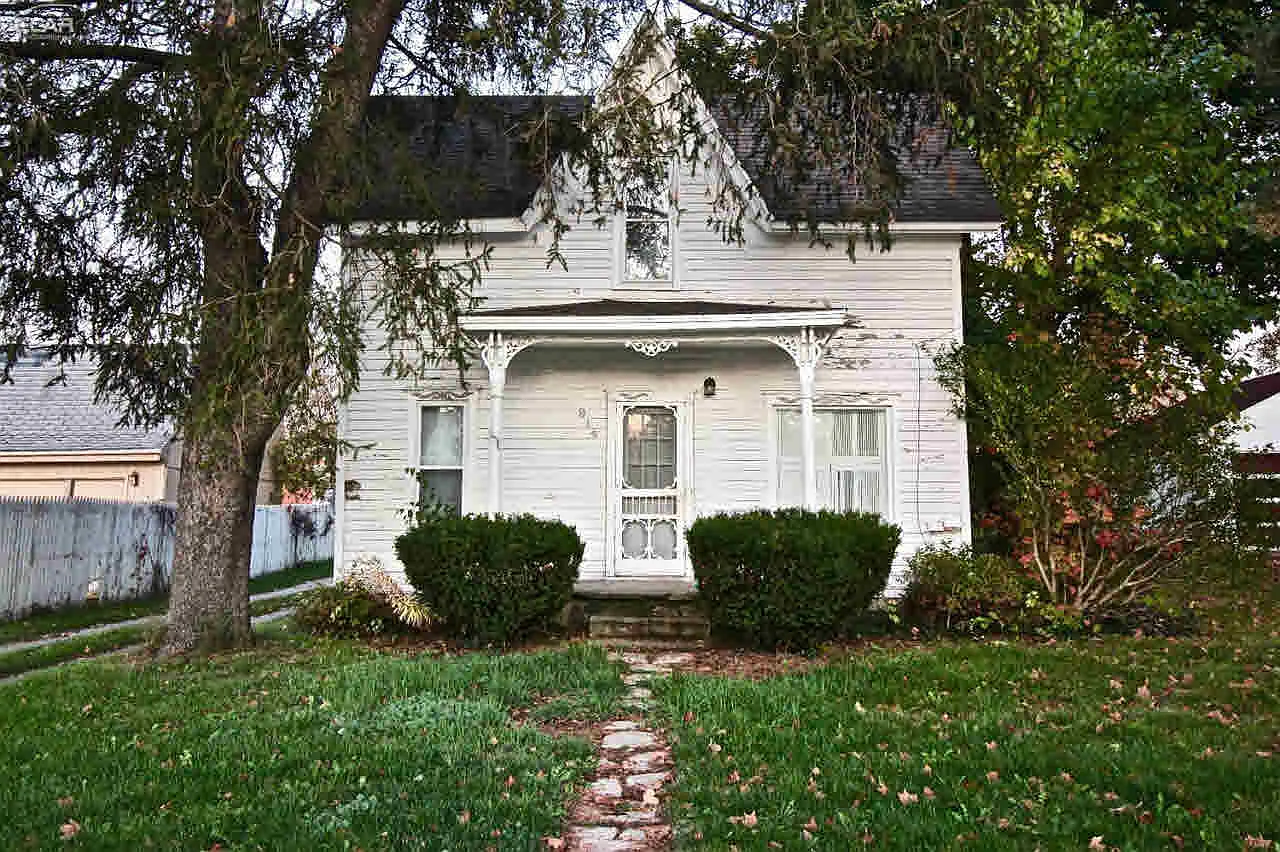 914 N Bridge St photo 1