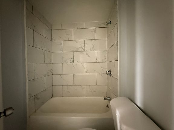 3rd image of 125 Knight St Floor 3