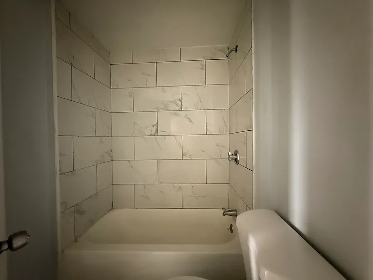 125 Knight St #5 — Photo 2