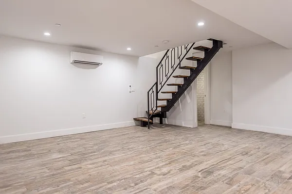Rented by Nooklyn NYC LLC | media 18