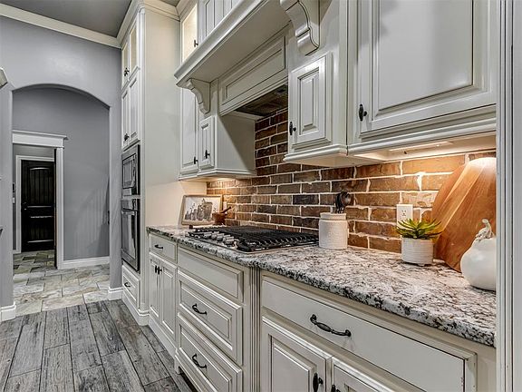 5th image of 4613 Hambletonian Ln